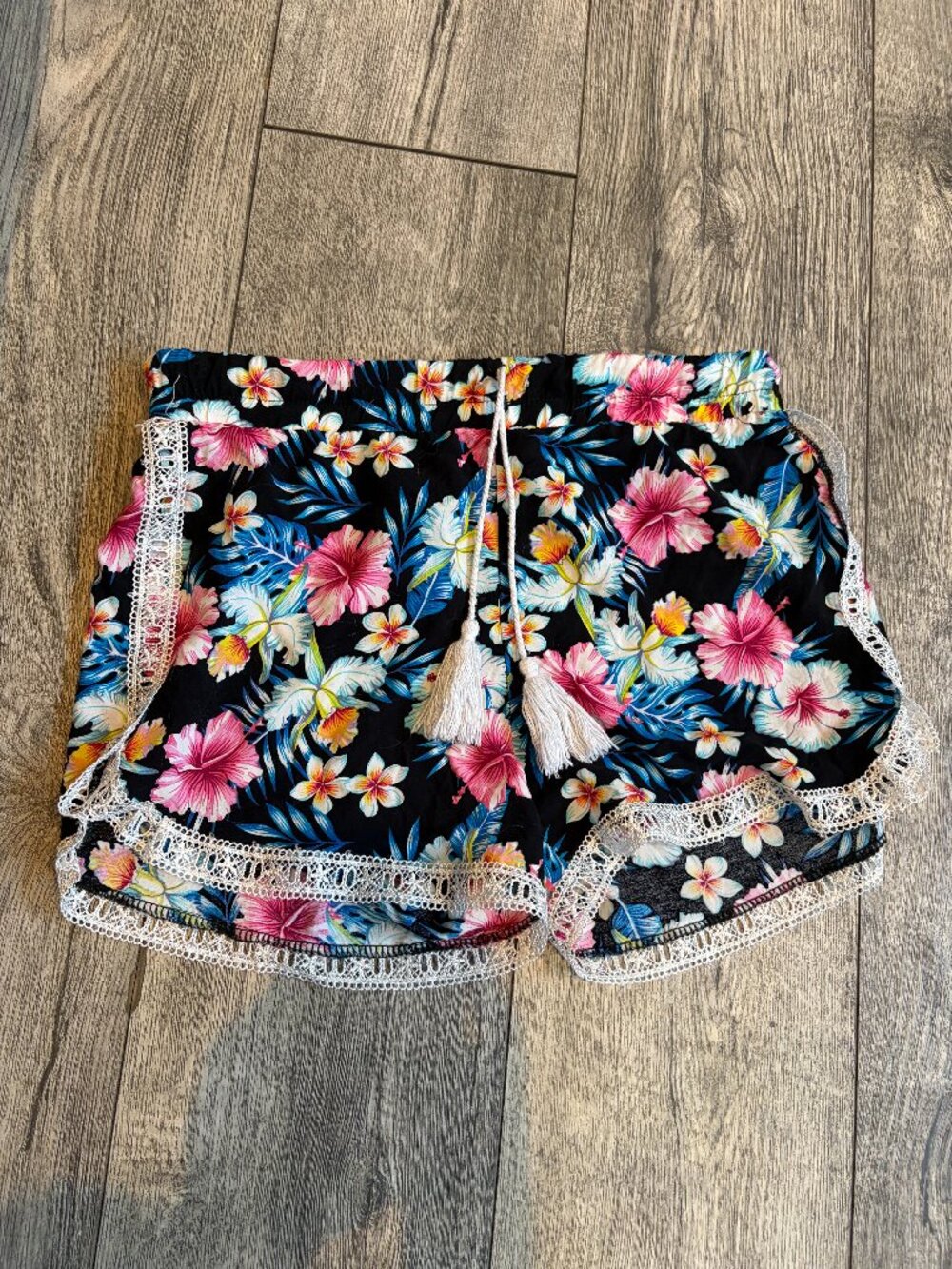 Maze Womens Medium Multicolor Floral Vacation Tropical Shorts